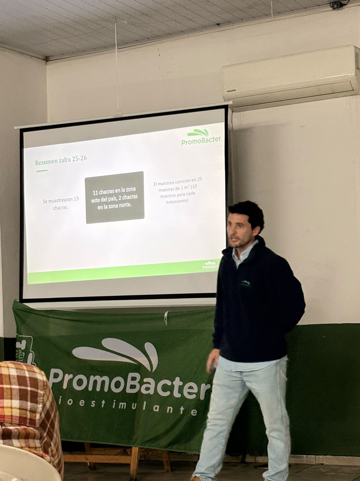 La charla técnica realizada en Artigas permitió compartir con productores y técnicos los resultados de PromoBacter en arroz obtenidos en Uruguay y Brasil.